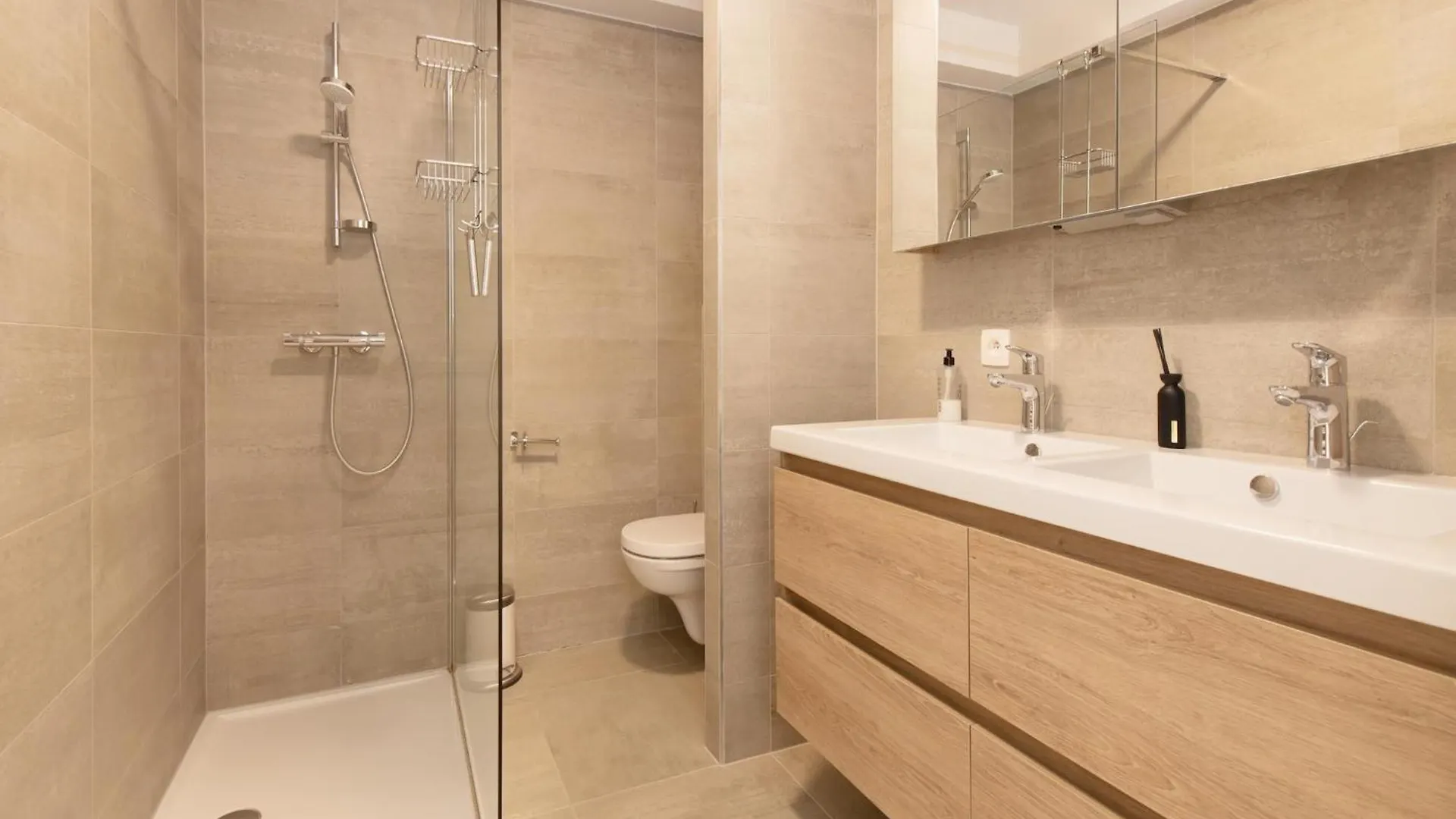 Beautiful Apartment With View Οστένδη